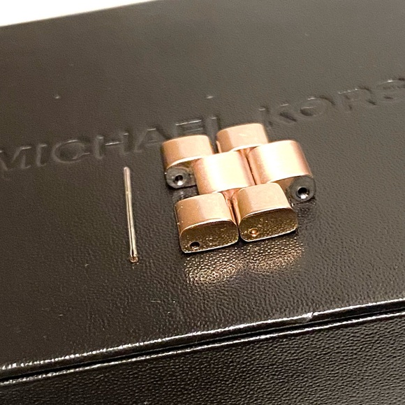 MICHAEL KORS “DYLAN” MK5412 ROSE GOLD WATCH LINKS - Picture 2 of 3